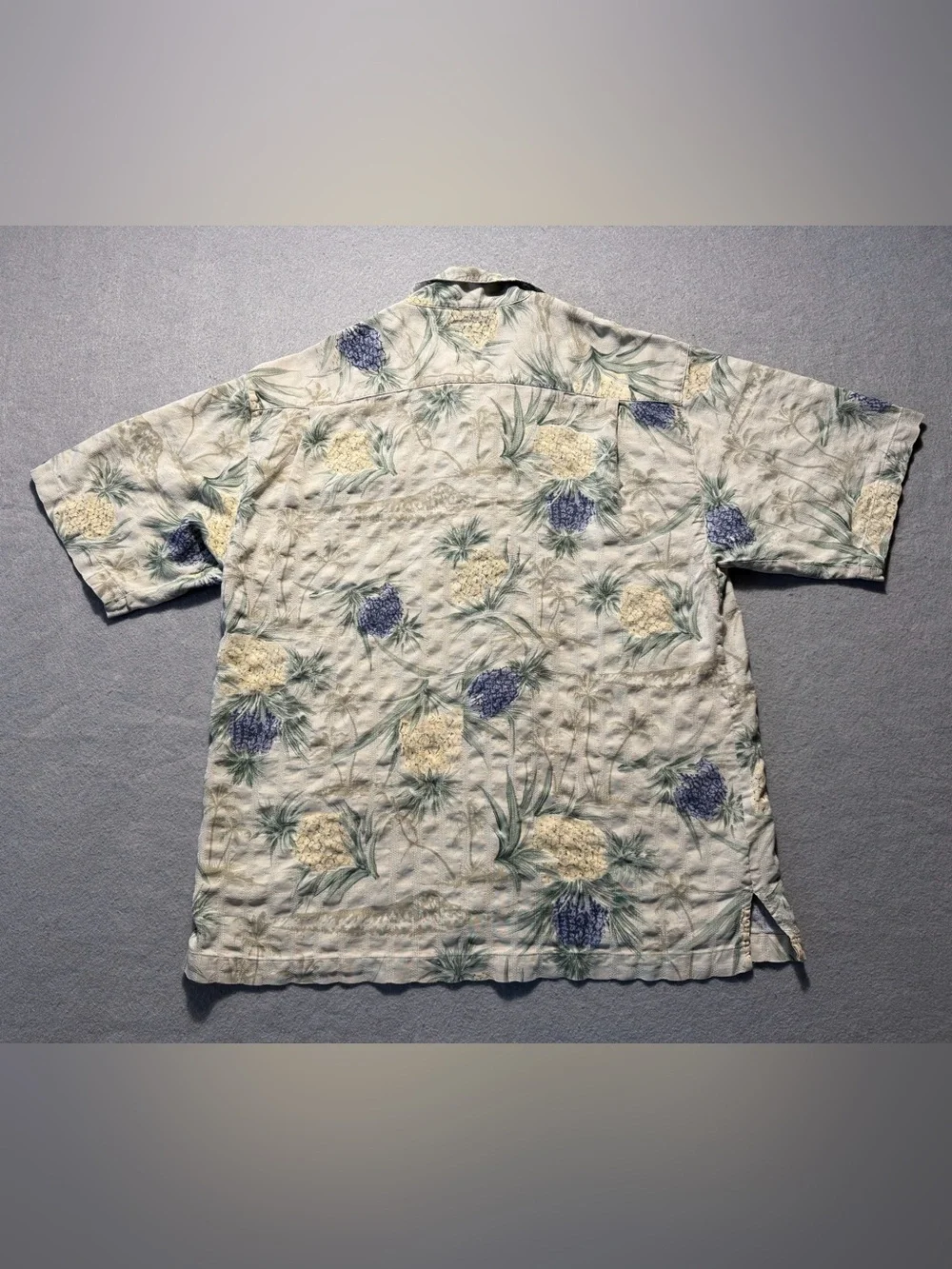 Tommy Bahama Hawaiian Shirt Men Medium Beige Silk Floral Pineapple Casual Resort